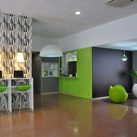 Residencia Universitaria Resa Blas De Otero Apartment *