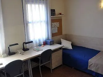 Residencia Universitaria Resa Blas De Otero Apartment