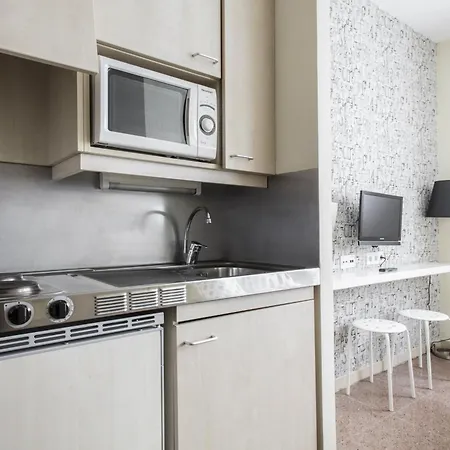 Residencia Universitaria Resa Blas De Otero בילבאו