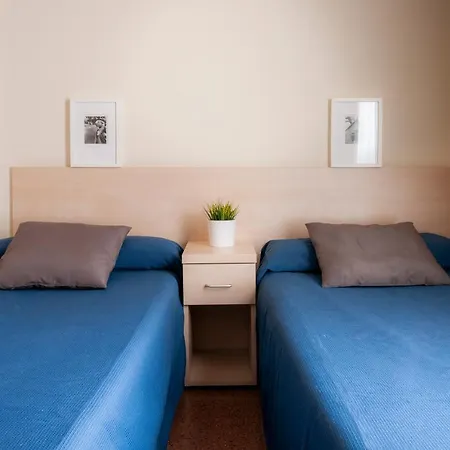 Residencia Universitaria Resa Blas De Otero Apartmán