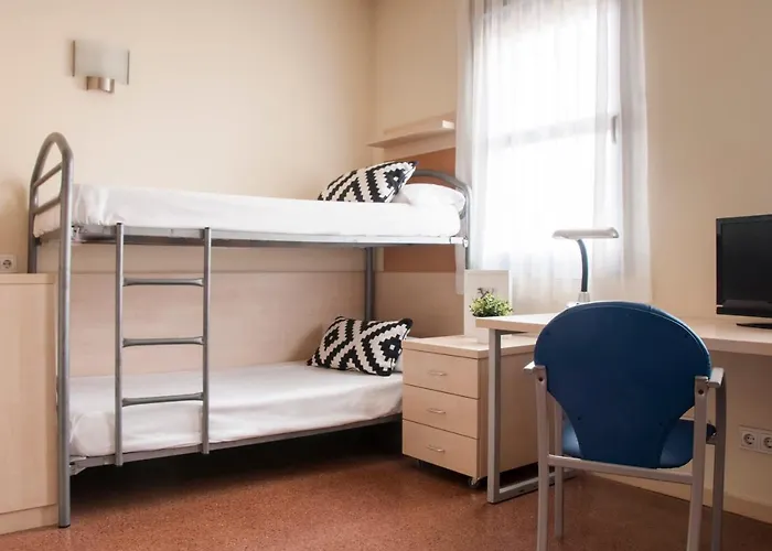 Residencia Universitaria Resa Blas De Otero בילבאו